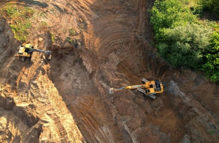 Pourquoi choisir un terrassier professionnel pour votre terrain ?