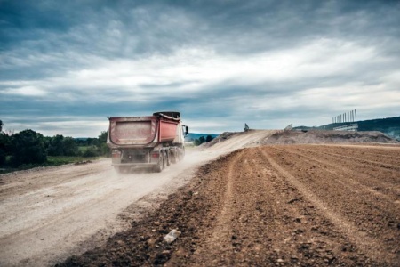 &Eacute;vacuation des terres, une &eacute;tape cl&eacute; du terrassement pr&egrave;s de Dreux
